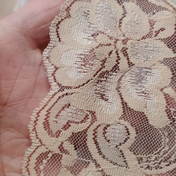 Slip girdle,  tan size medium.  Figure improving technology. Atyle # 381313. - Picture 5 of 8